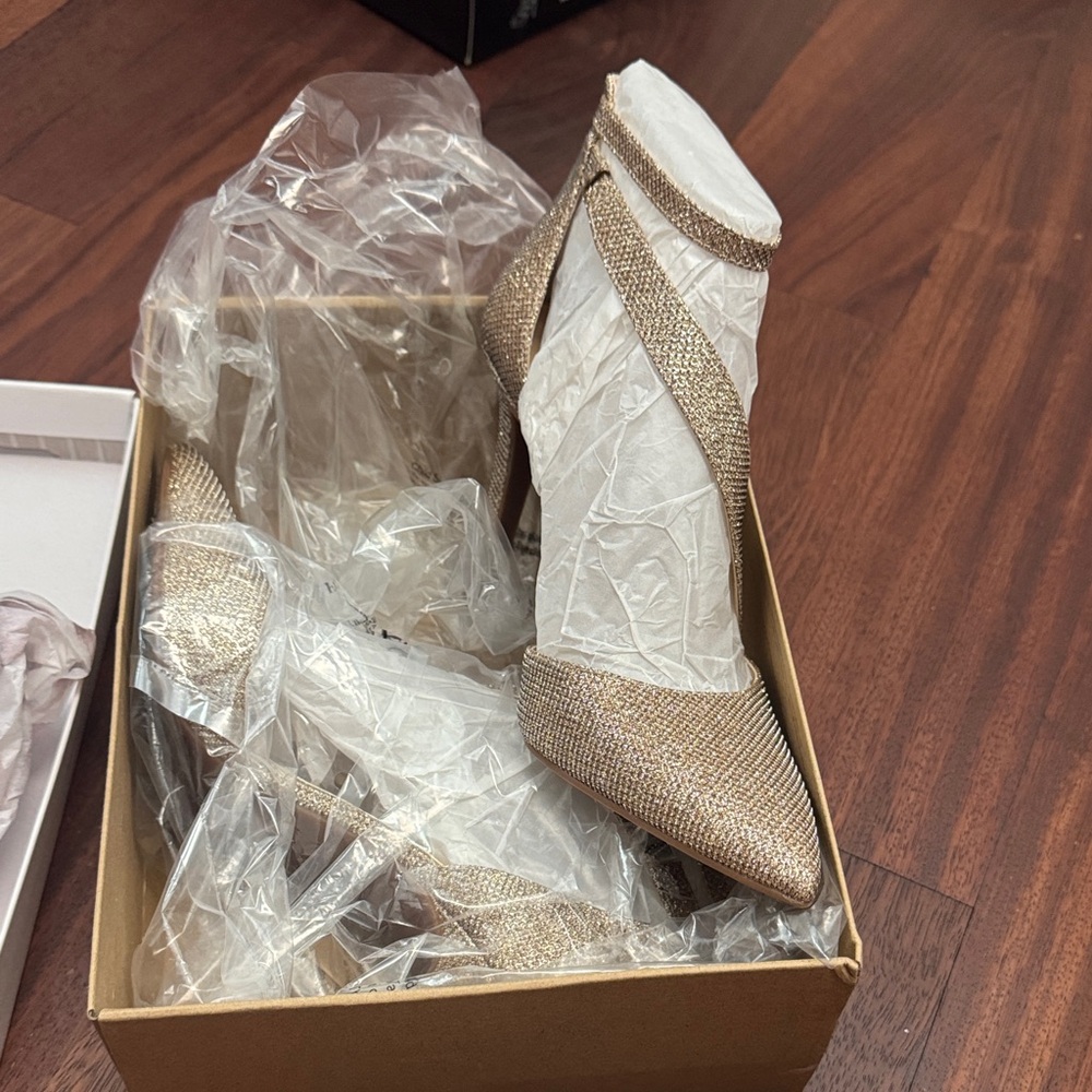 Jessica Simpson Glittering Gold Heels